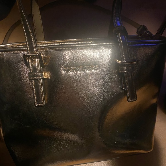 MICHAEL KORS HANDBAG BRAND NEW!!! ORIGINAL TAGS STILL ATTACHED!! - Picture 1 of 4